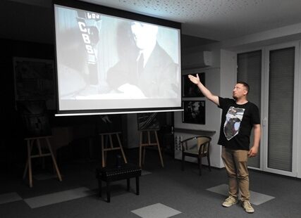 Projekcja Filmu z Charlie Chaplinem